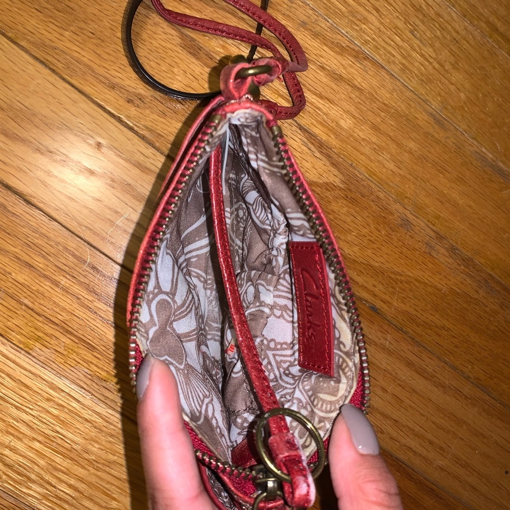 Clarks Wristlet - Picture 2 of 4